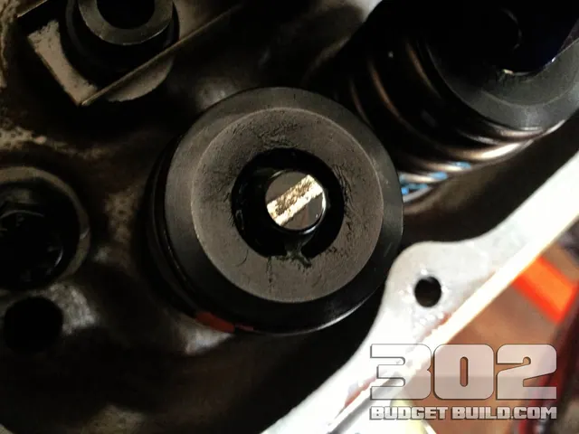Once you roll the engine over 2 times with a rocker and pushrod you should achieve this result.